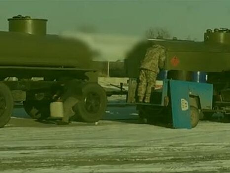Украинские военные воруют топливо на границе с Крымом: видео