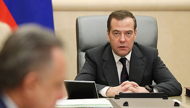 Медведев пошутил на тему новогодних праздников