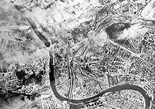 Почему Гитлер отказался от бомбардировок Москвы уже в 1942 году