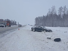 Под Каменском-Уральским легковушка разворотила Jaguar XJ