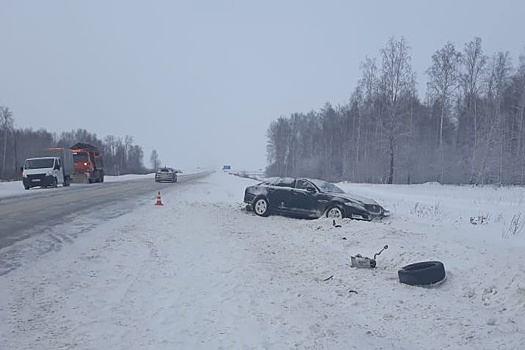 Под Каменском-Уральским легковушка разворотила Jaguar XJ