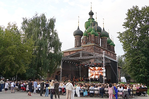 В Ярославле площадка перед храмом с 1000-рублевой купюры стала сценой фестиваля