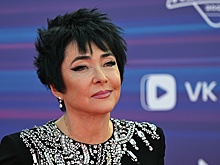 Лолита выкупила свой концерт в «Крокусе», отмененный на ТВ из-за «голой вечеринки»