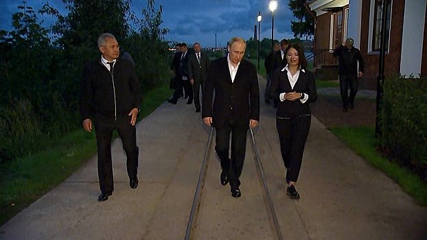 Путин посетил музейно-исторический парк "Остров фортов" в Кронштадте