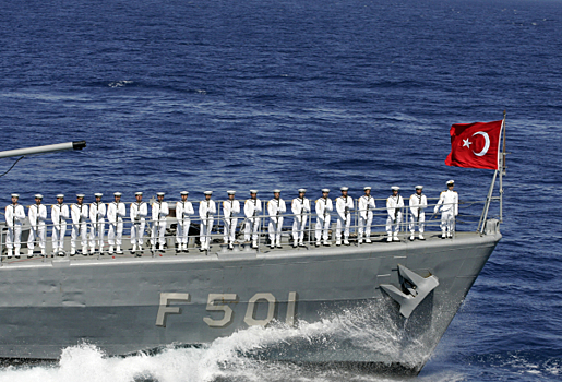 Турецкие боевые корабли неофициально зашли в Новороссийск