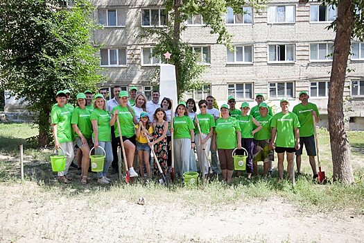 Журналисты «АиФ-Саратов» и компания Greenway озеленили двор исторического дома в Саратове