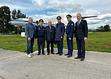В Свердловской области прошла встреча личного состава авиаполка с летчиком-космонавтом Юрием Усачёвым