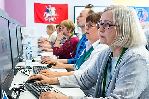 Московским пенсионерам рассказали о доступности онлайн‑услуг