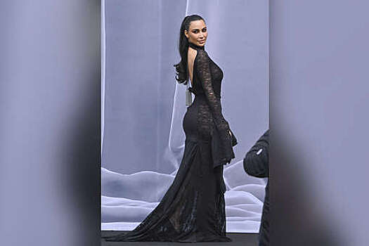 Звезда реалити Ким Кардашьян показала фигуру в платье из прозрачного кружева
