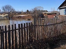 Вымогают деньги или судятся за свое? В Зареке жильцы самостроев обвиняют застройщика в подтоплении