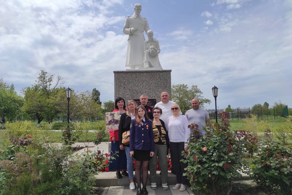 Курсанты Ушаковки разыскивают родственников воинов, похороненных в братской могиле