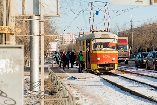В Волгограде сломанная фура перекрыла трамвайные пути