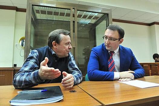 Суд оставил под домашним арестом пресс-секретаря Роскомнадзора В.Ампелонского
