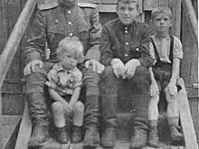 Развалины на Советском и курсантская свадьба образца 1950-х: десять редких снимков из альбома офицера Тереховкина