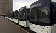 На Театральной площади Ростова показали новые автобусы