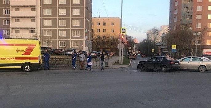Возле въезда на Кольцовский тракт столкнулись три иномарки