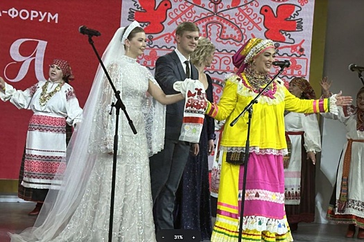 Липчане и воронежцы сыграли свадьбы на выставке "Россия"