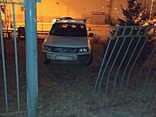 В Красноярске подросток на иномарке снес забор Центра ядерной медицины