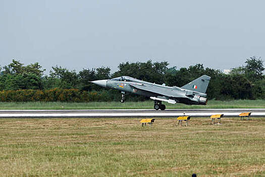 ВВС Индии: пилот разбившегося на авиашоу в Дубае истребителя скончался на месте