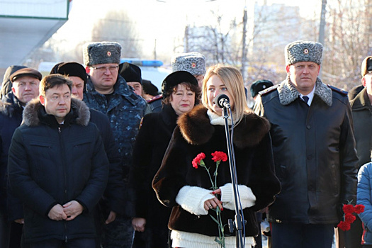 Наталья Поклонская открыла в Сасове памятник оружейнику Макарову