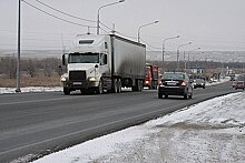 На трассе в Михайловском районе Nissan врезался в грузовик