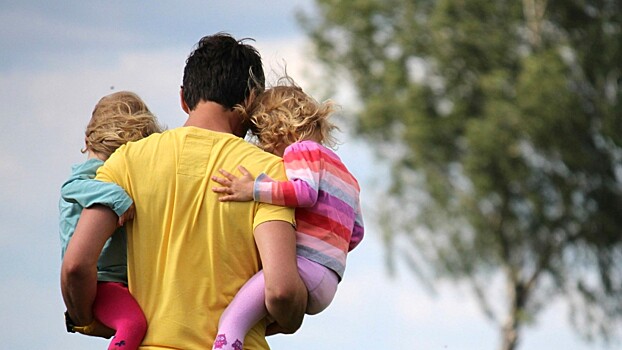 Специалист предупредил, к чему может привести сравнение ребенка с отцом