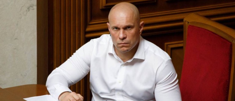 Внук Героя СССР, в 15 женился, в 16 стал отцом: Как живет скандально известный политик Илья Кива