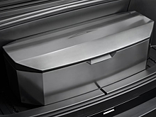 Среди аксессуаров Tesla появился термобокс, похожий на бачок унитаза