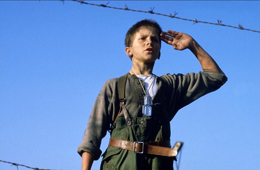 Кристиан Бэйл – «Империя Солнца». Фильм стал дебютом для Кристиана Бэйла, которому на момент съемок было всего 13 лет. За роль мальчика, попавшего в плен во время Второй мировой войны в Китае, Кристиан получил премию  Young Artist Award от голливудской Киноакадемии. 