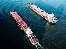 Грузовое судно село на мель в Вологодской области