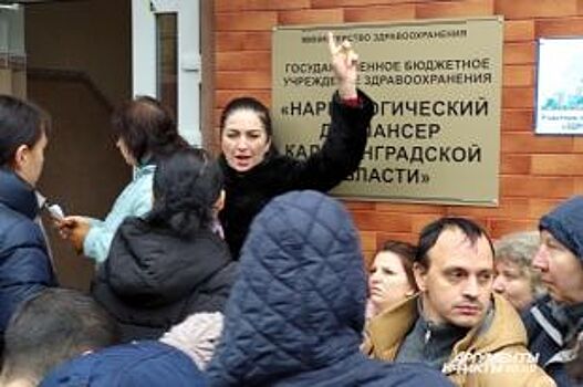 Зачем так издеваться над людьми? Желающие заменить права давились в очереди