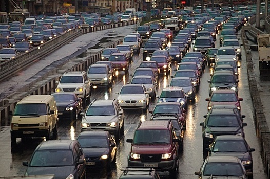 «Бутылочные горлышки» московских дорог раскроют новой разметкой. Полосы станут другими