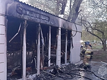 В Омске на Мира сгорел павильон «Ермолино»