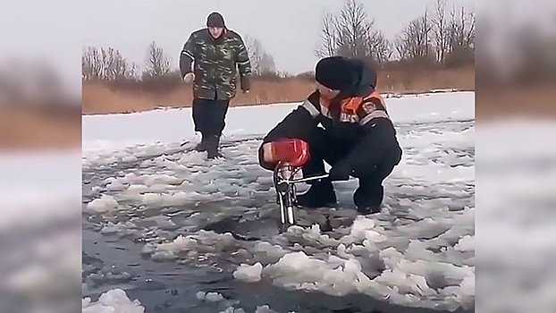 Рыбаки катались на льдине, чтобы разбудить карася