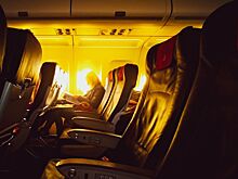 Эксперт объяснил, почему нельзя жевать жвачку во время полета