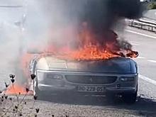 Спорткар Ferrari F355 сгорел дотла во время тест-драйва потенциального покупателя