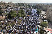 В Израиле десятки тысяч человек протестуют против судебной реформы и бастуют
