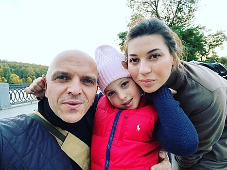 Солист «Непары» Александр Шоуа признался, что на «Точь-в-точь» попал благодаря дочери
