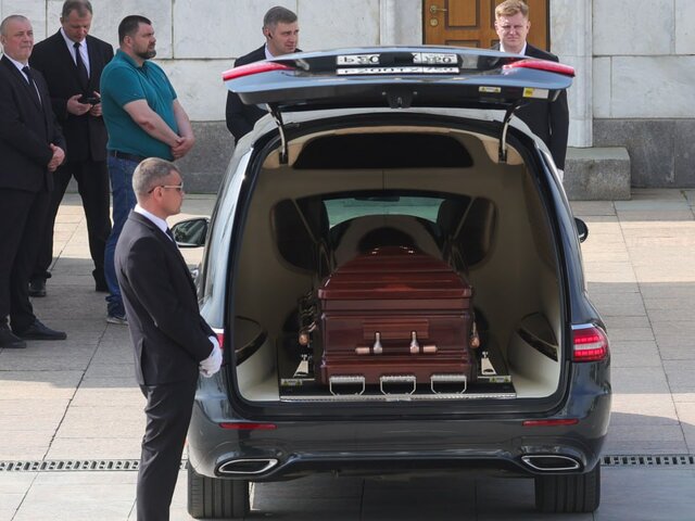 Гроб с телом скульптора Церетели увезли от храма Христа Спасителя