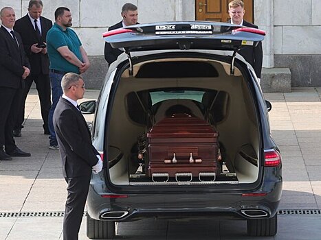 Гроб с телом скульптора Церетели увезли от храма Христа Спасителя