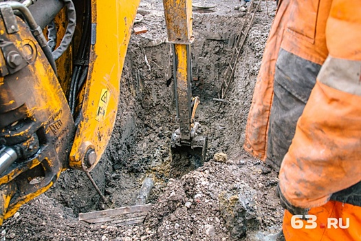 Ремонт водопровода, из-за которого затопило дублер Ново-Садовой, затянется еще на день