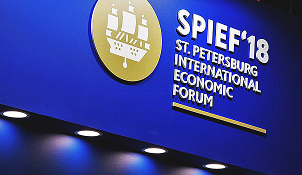 Компания Mercedes-Benz и ПМЭФ отмечают десятилетие своего сотрудничества