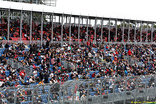 Обломки машины Магнуссена травмировали зрителя