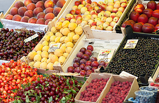 В России дешевеют фрукты и ягоды