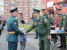 245 семей военнослужащих в Свердловской области получили ключи от новых служебных квартир