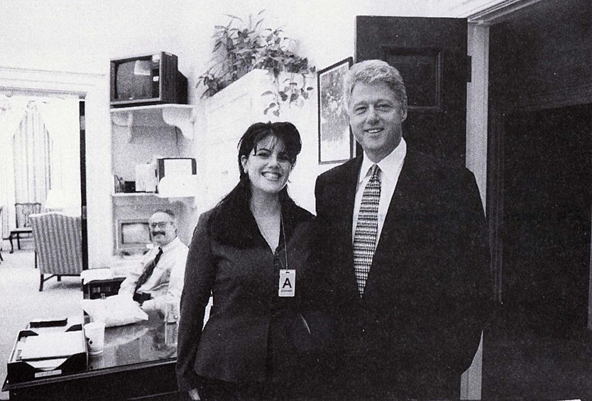  Билл Клинтон и Моника Левински. Они познакомились во время официальной стажировки Моники в Белом доме в 1995 году
