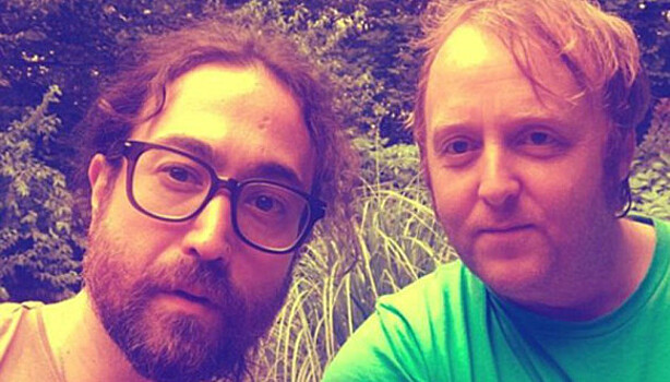 Леннон и Маккартни вместе: сыновья музыкантов сделали селфи, и они очень похожи на отцов