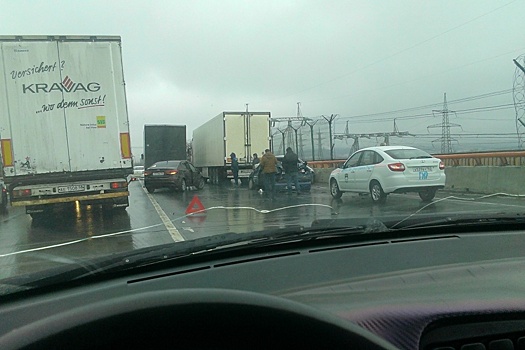 «Десятка» — в хлам: ДТП с двумя легковушками и фурой парализовало движение на Жигулевской ГЭС