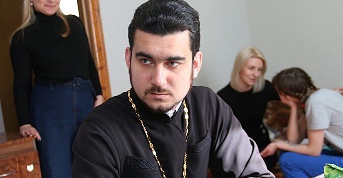 Священник из Симферополя будет общаться с верующими онлайн