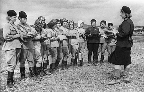 Женские авиаполки: как советские спортсменки стали "Ночными ведьмами"
